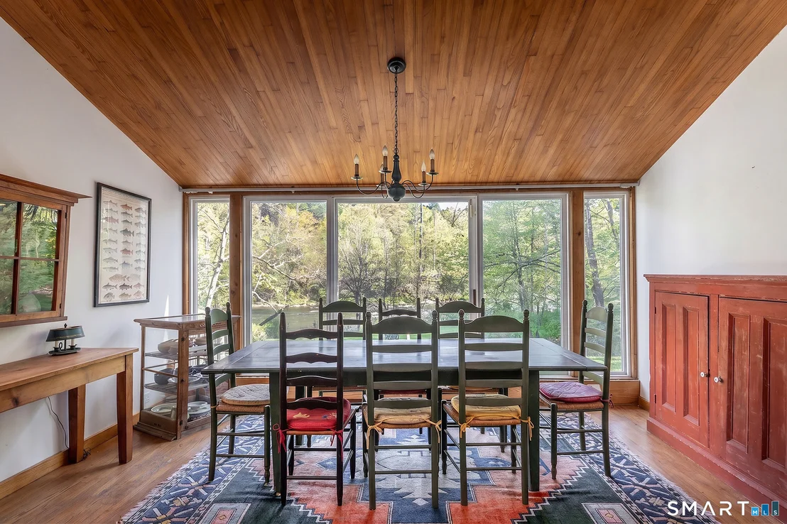 Photo of 35 River Road