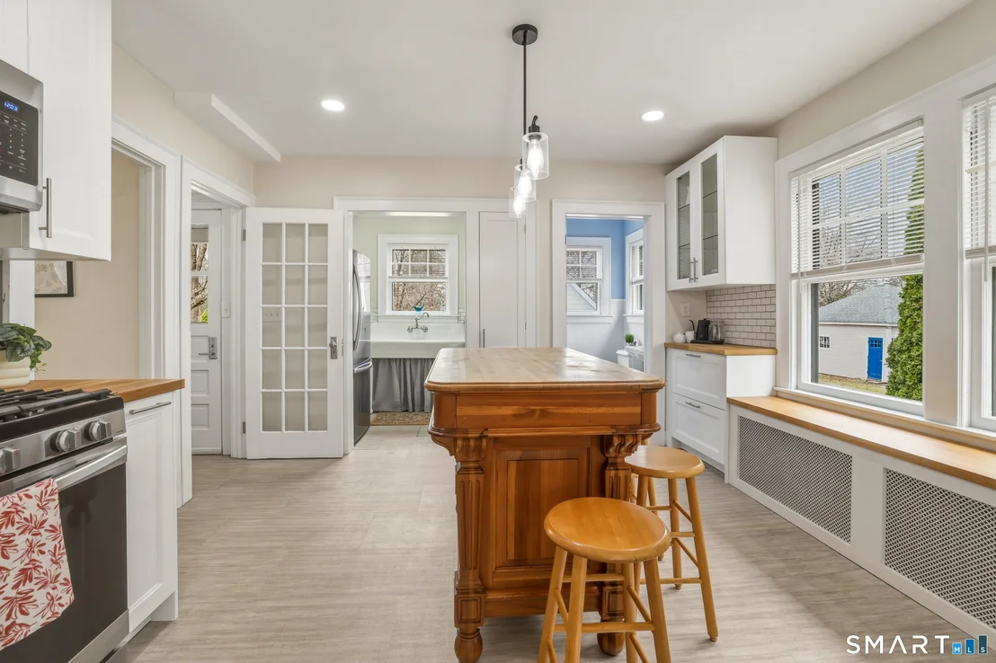Photo of 365 Maple Avenue