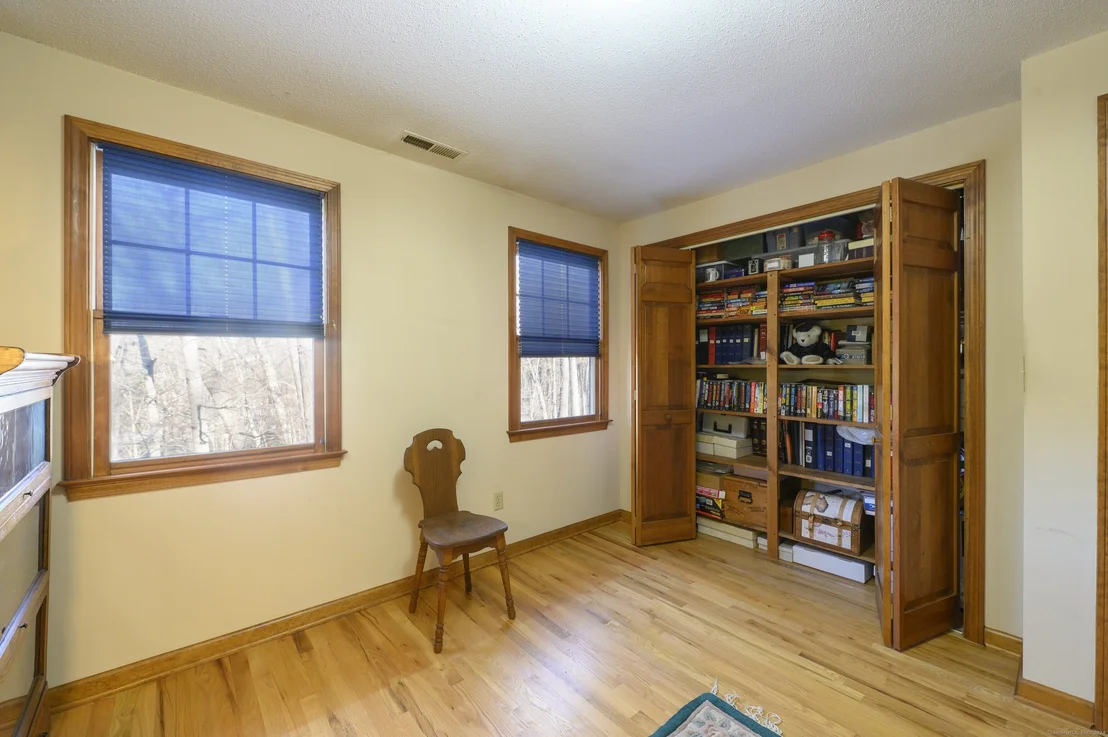 Photo of 1352 Wolf Hill Road
