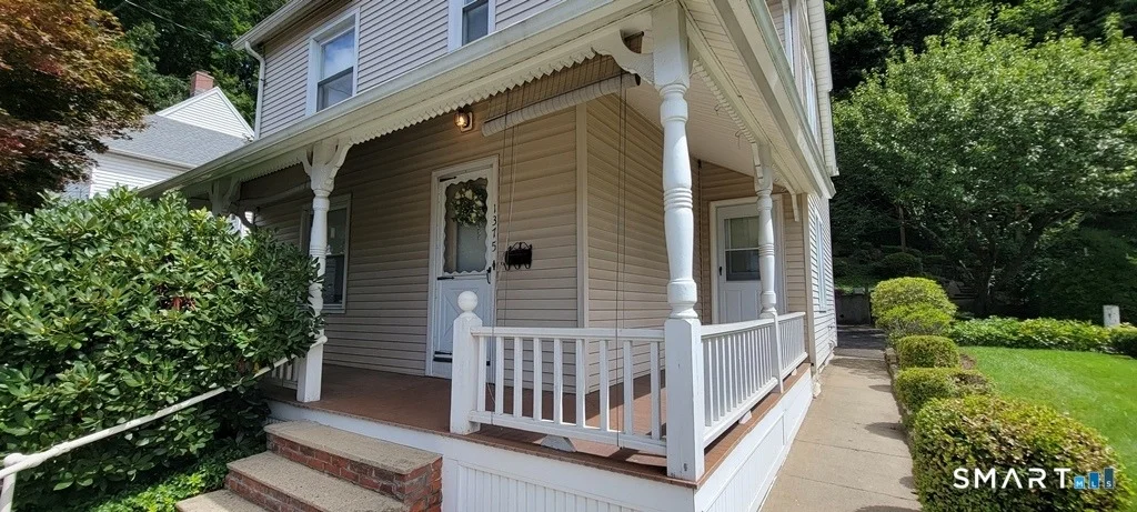 Photo of 1375 Baldwin Street
