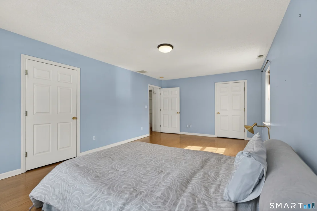 Photo of 230 White Oak Way