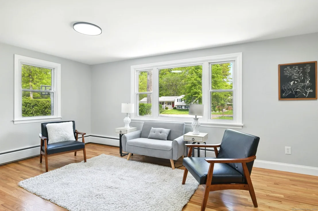 Photo of 843 Overhill Drive