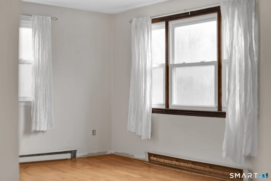Photo of 1091 Flanders Road