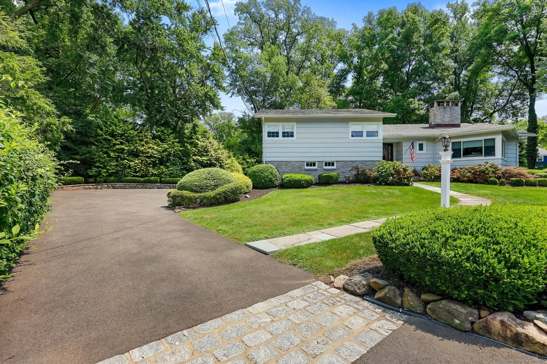 Photo of 109 Meadowcrest Drive