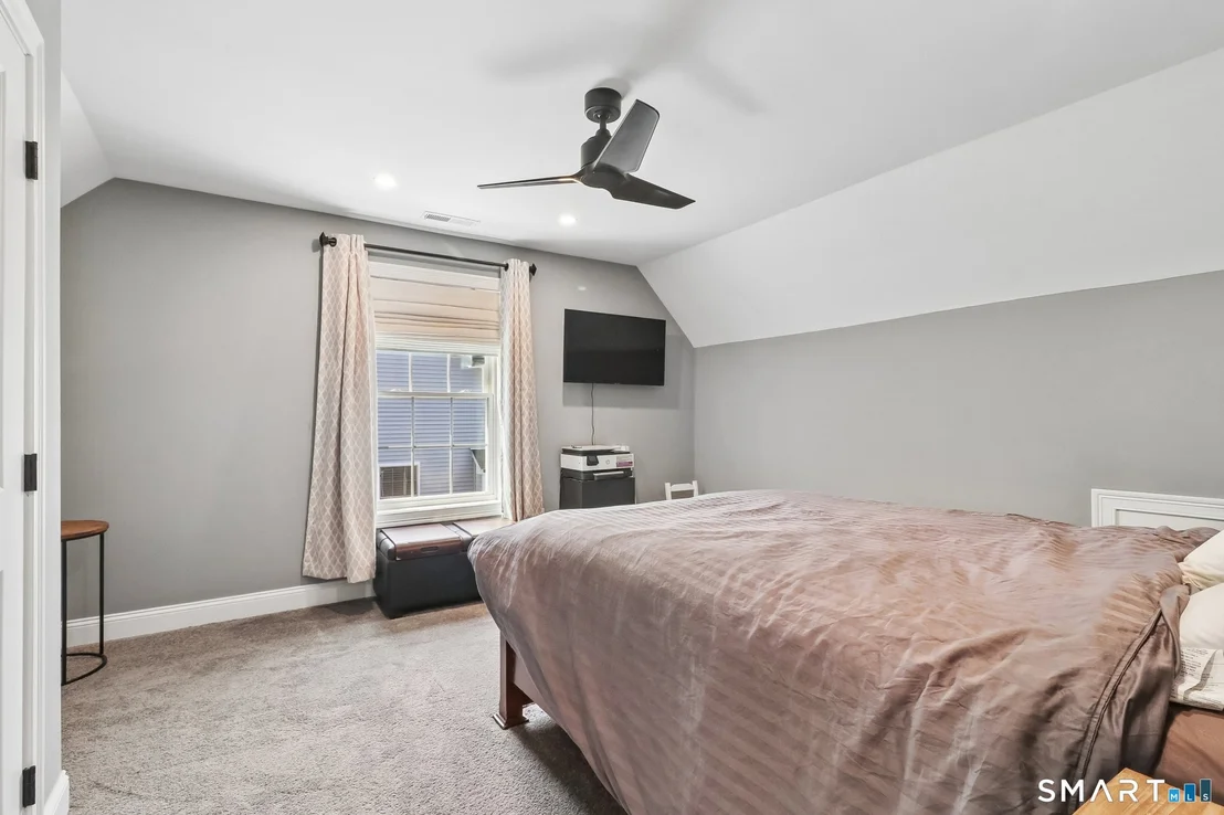 Photo of 44 River Road