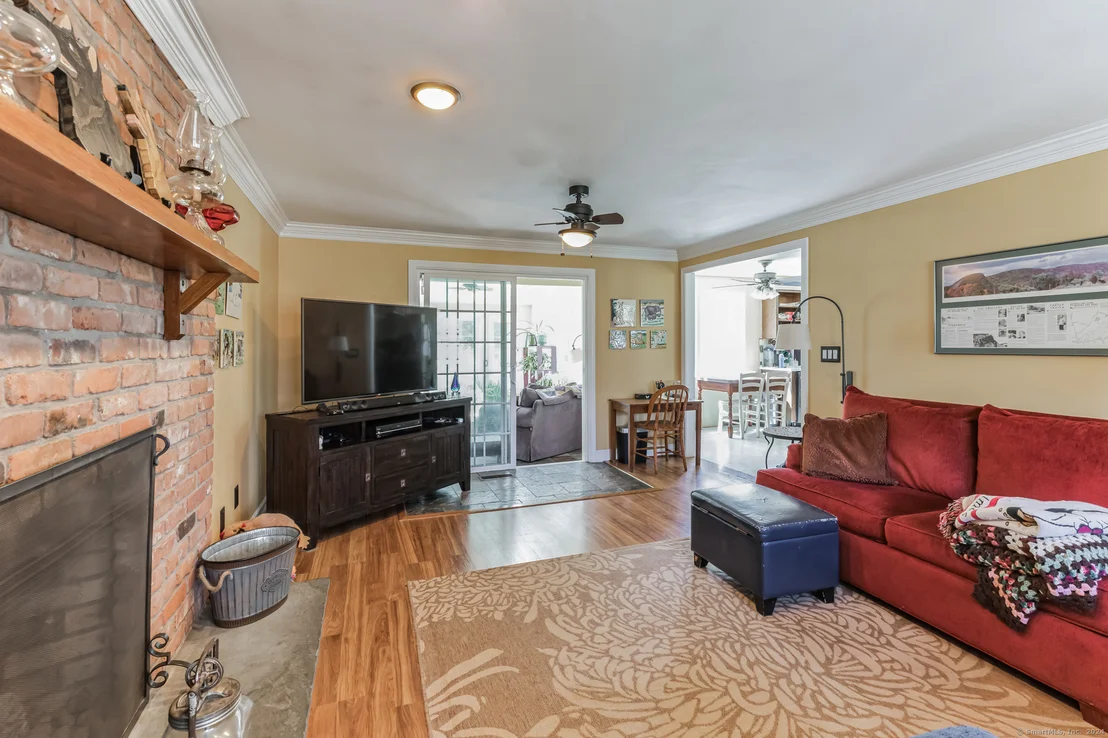 Photo of 385 Hillfield Road