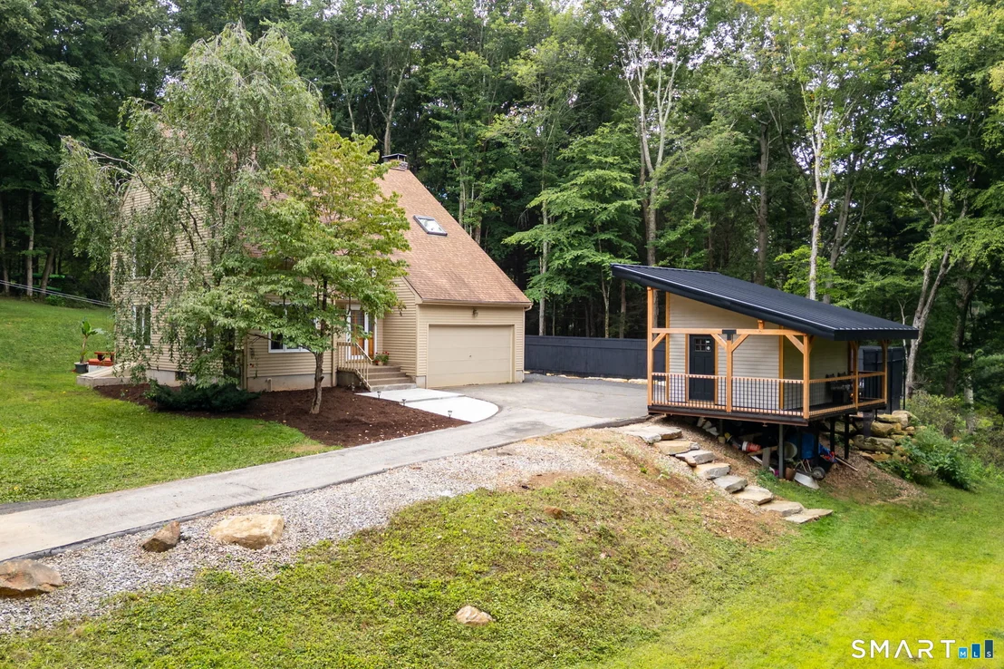 Photo of 1386 Cedar Swamp Road