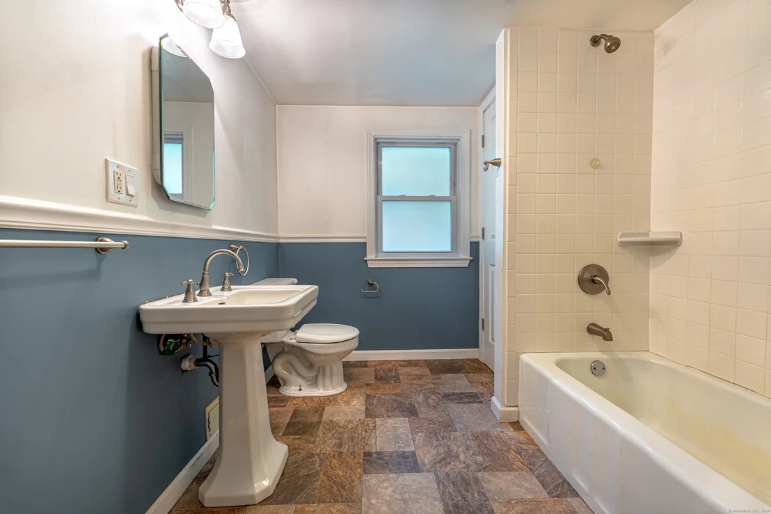 Photo of 1367 Spindle Hill Road
