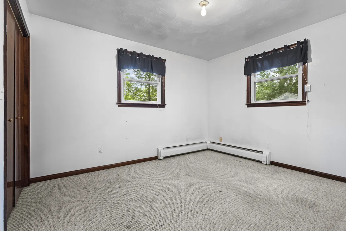 Photo of 1071 King Road