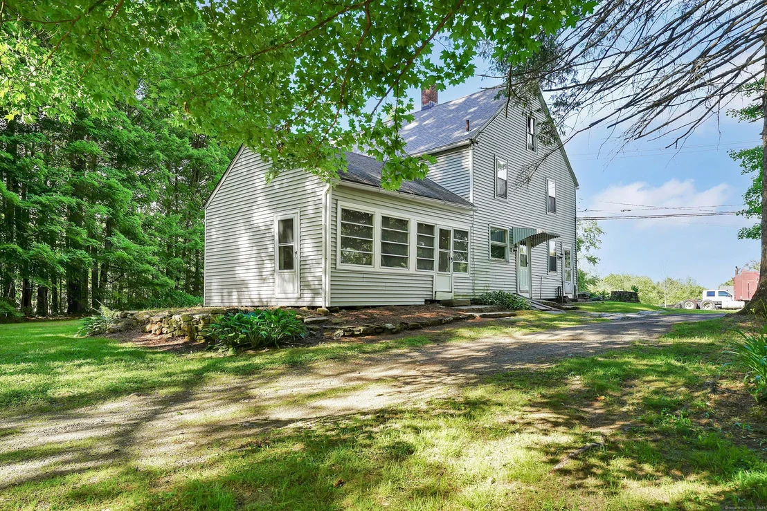 Photo of 657 Colebrook Road