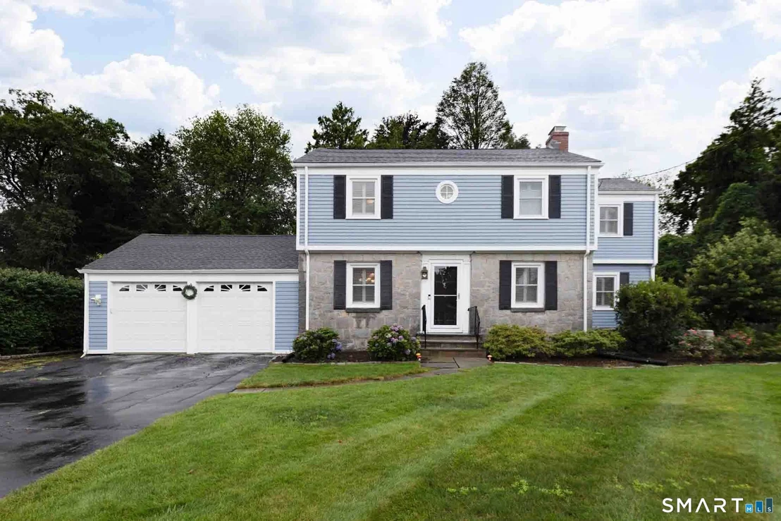 Photo of 140 Round Hill Road