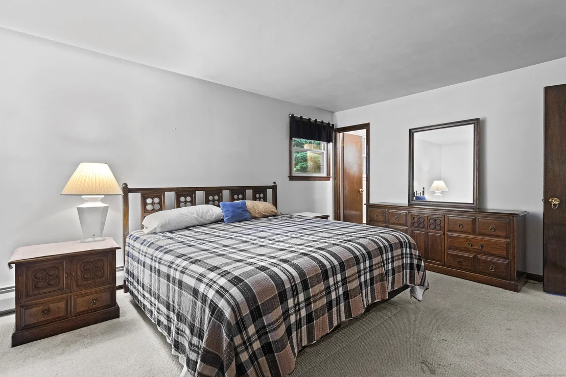 Photo of 1071 King Road