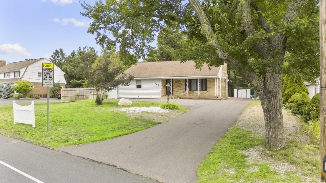 Photo of 668 Ellington Road