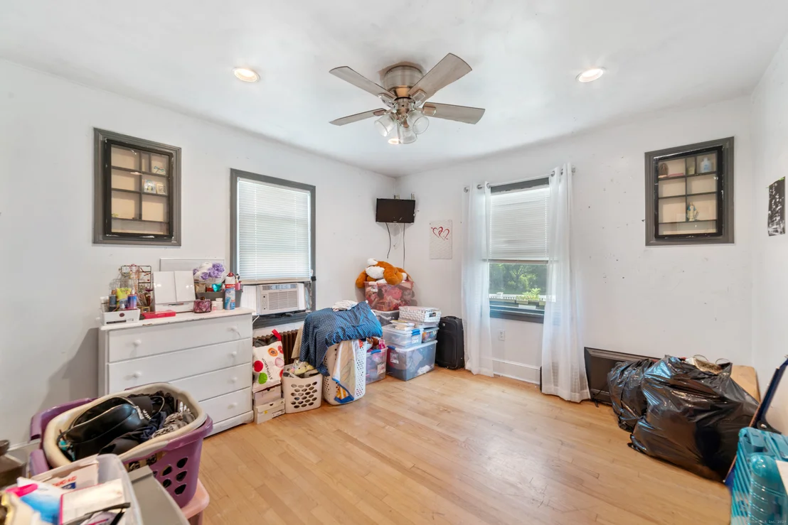 Photo of 52 Round Hill Road
