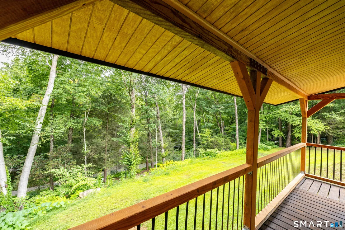 Photo of 1386 Cedar Swamp Road