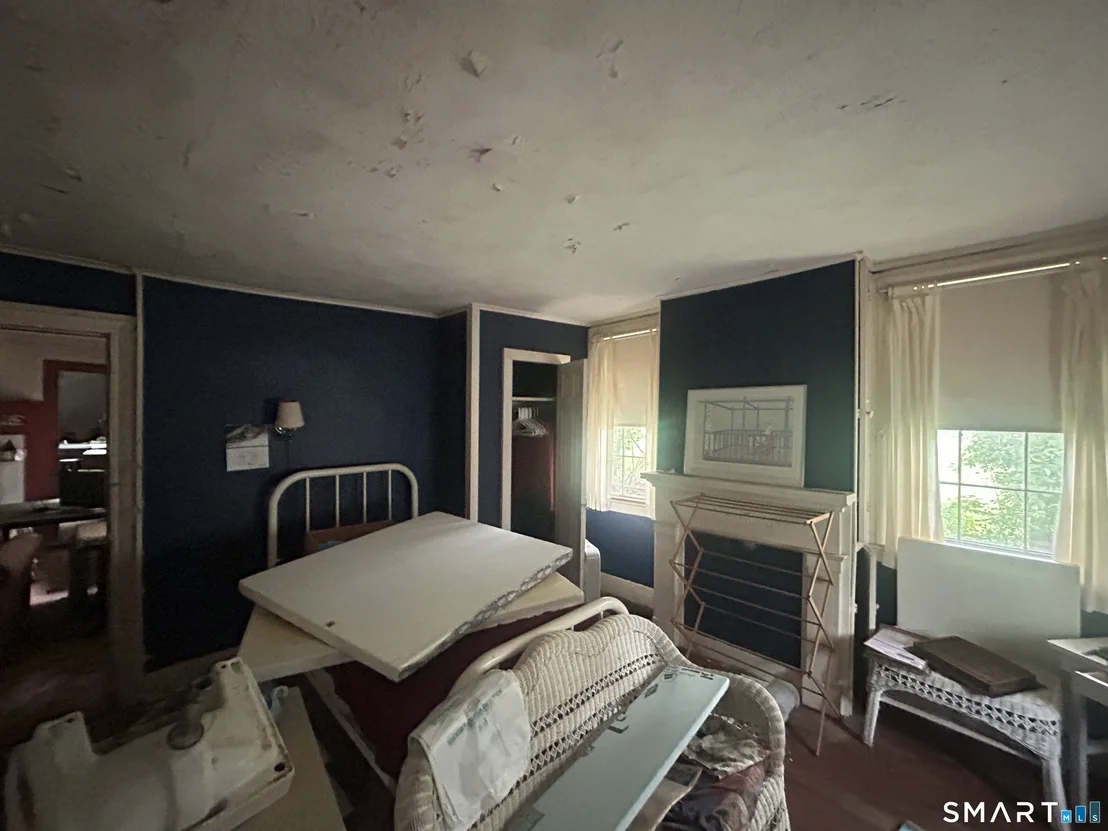 Photo of 433 Simsbury Road