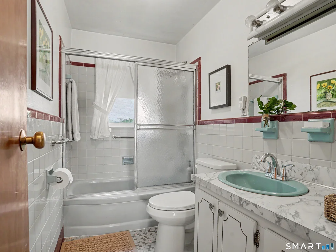 Photo of 64 Breyer Avenue