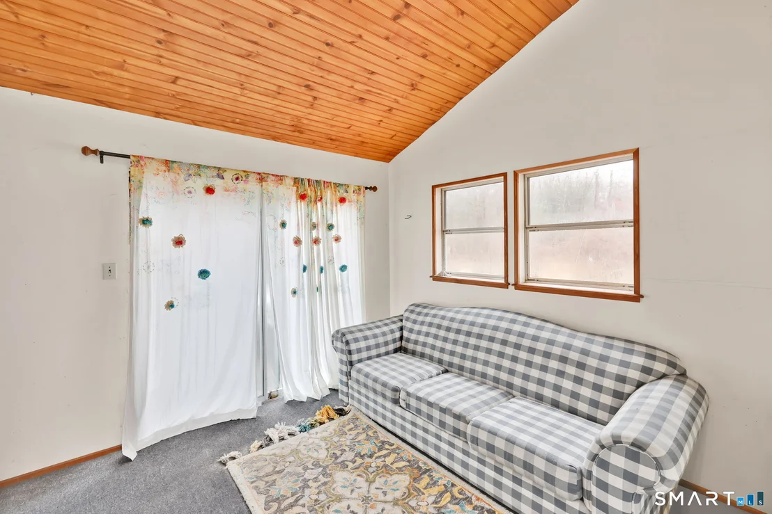 Photo of 1091 Flanders Road