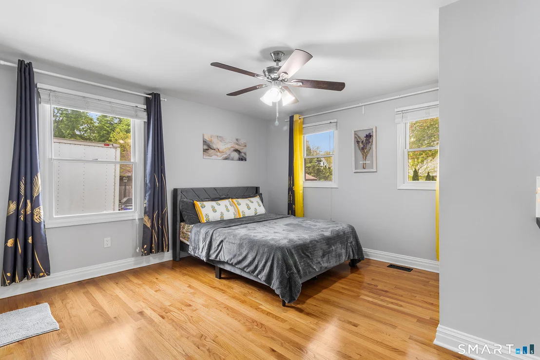 Photo of 1710 Stratfield Road