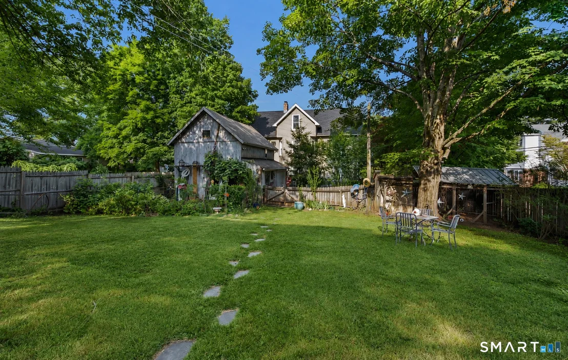 Photo of 598 High Street