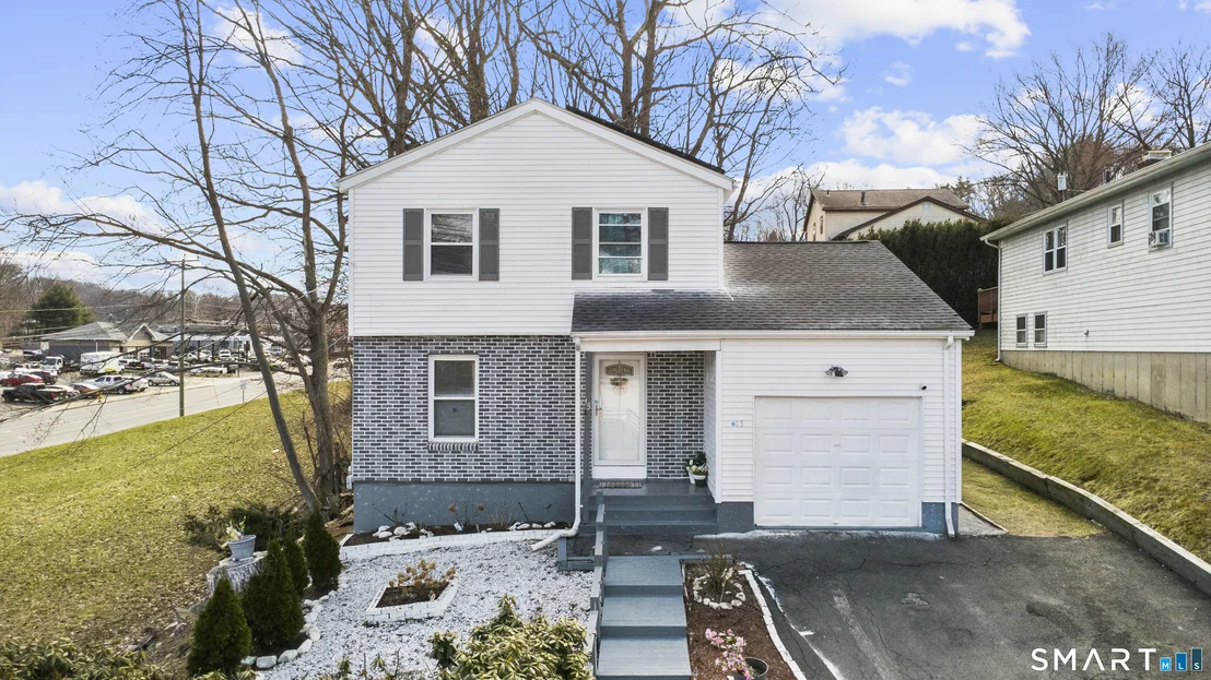 Photo of 15 Kenneth Circle