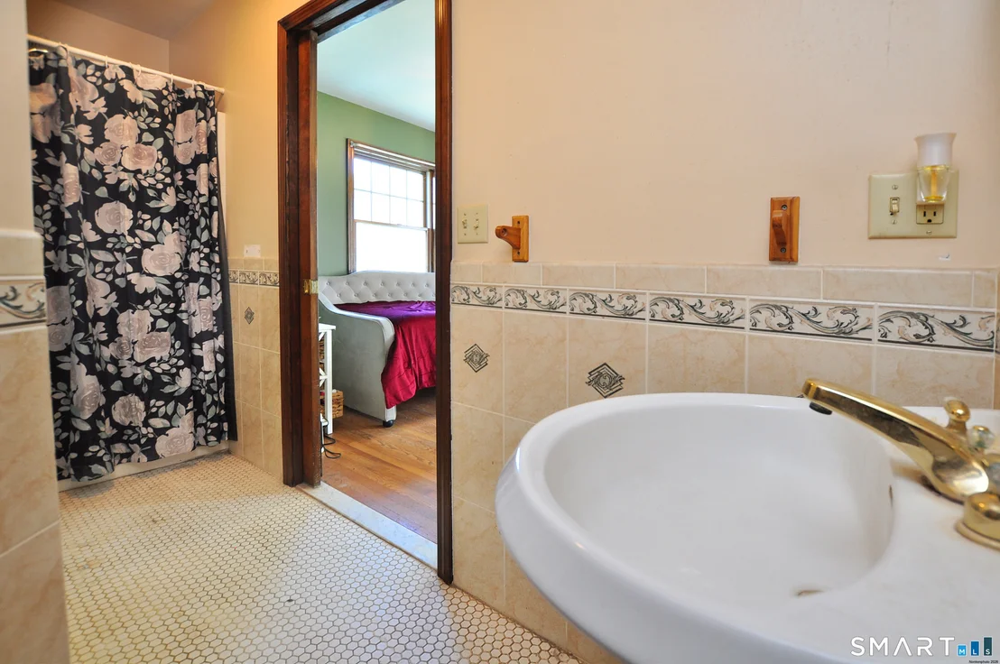 Photo of 609 Norwich Road
