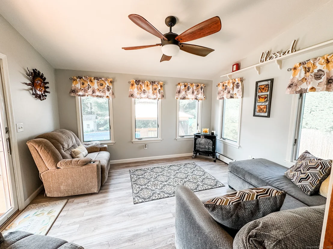 Photo of 33 Fairway Drive