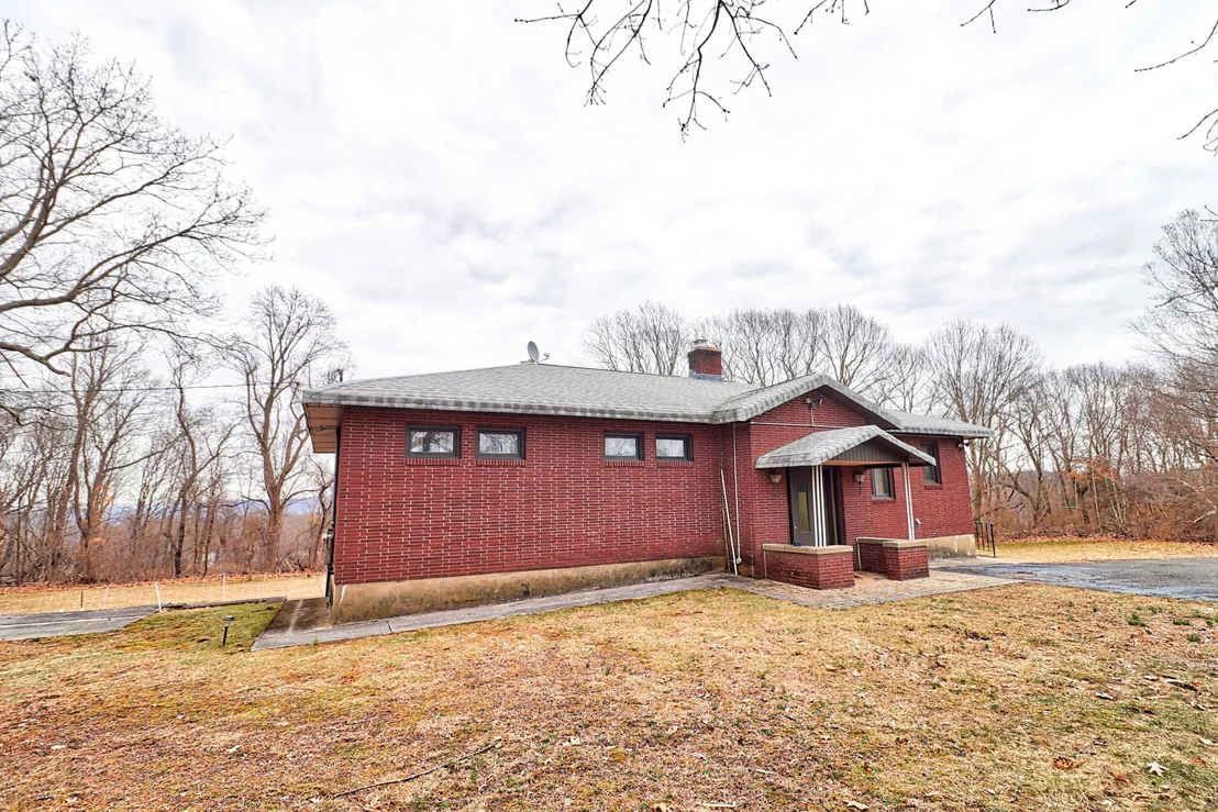 Photo of 1860 Meriden Road