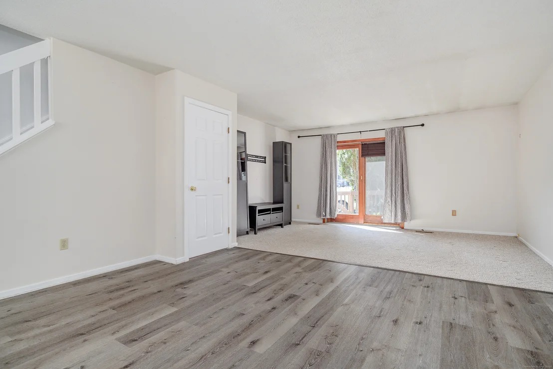 Photo of Unit APT41 at 827 Oronoke Road