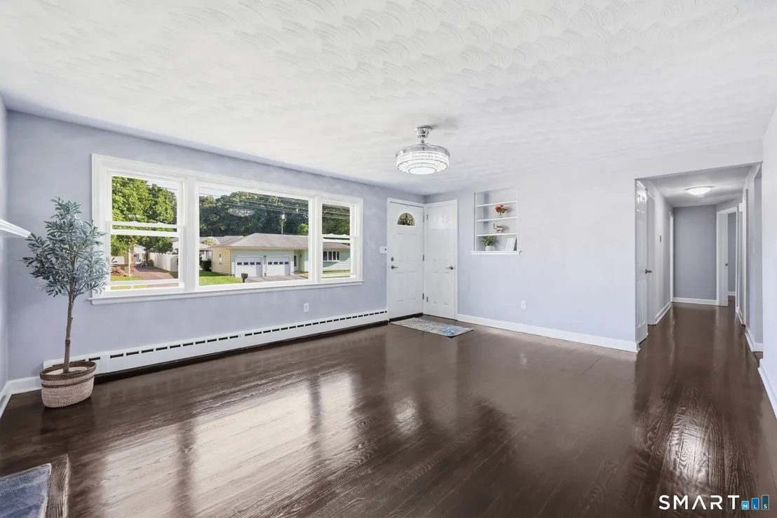 Photo of 156 Robin Hill Road