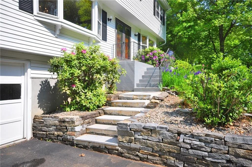 Photo of 5 Saxton Brook Drive