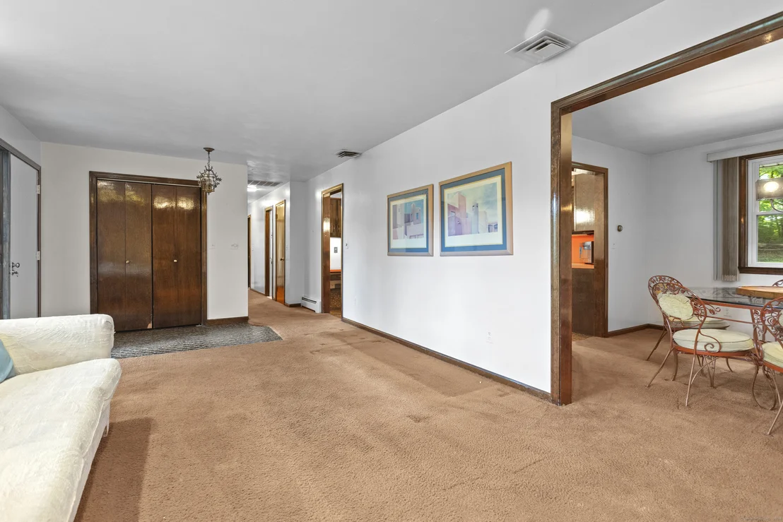 Photo of 1071 King Road