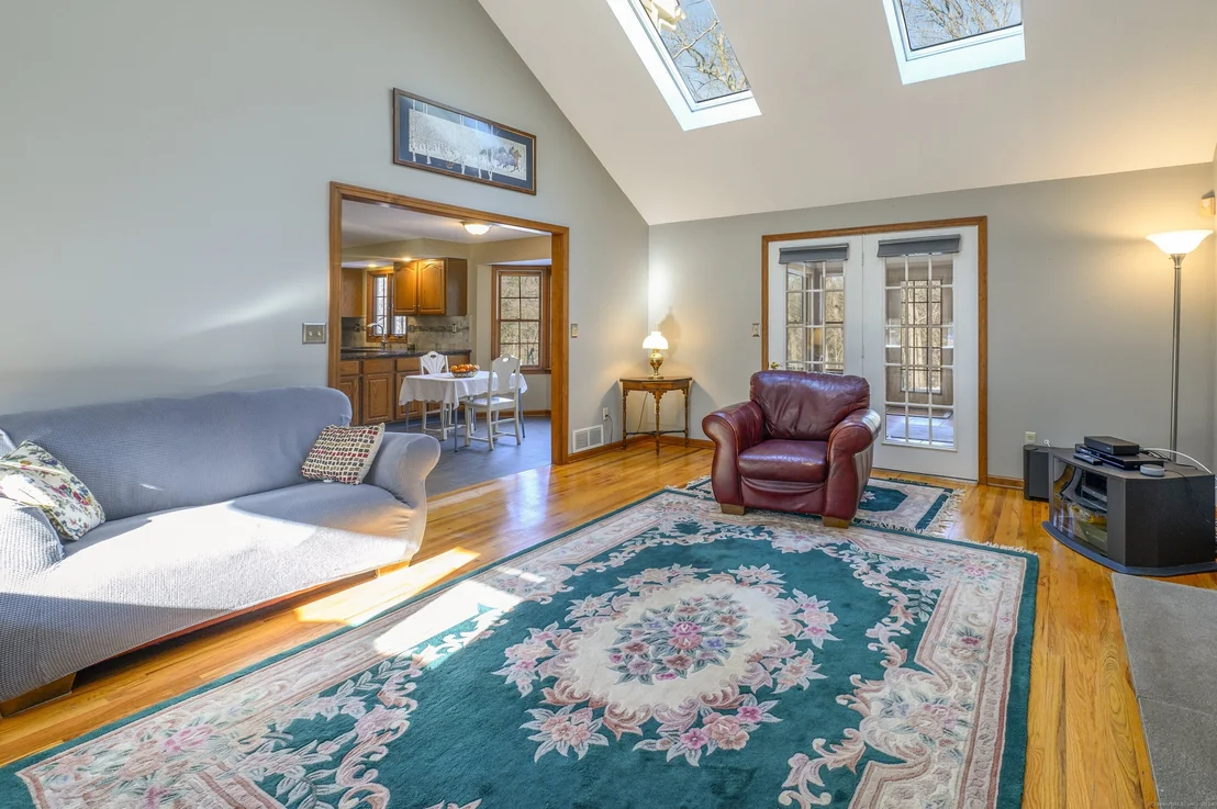 Photo of 1352 Wolf Hill Road