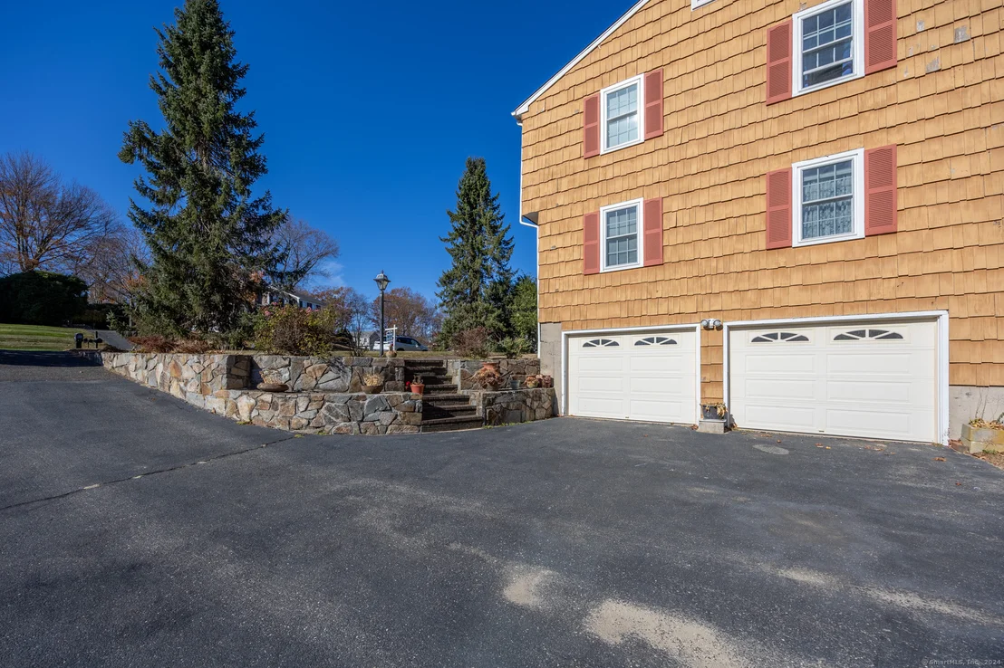 Photo of 325 Oak Drive