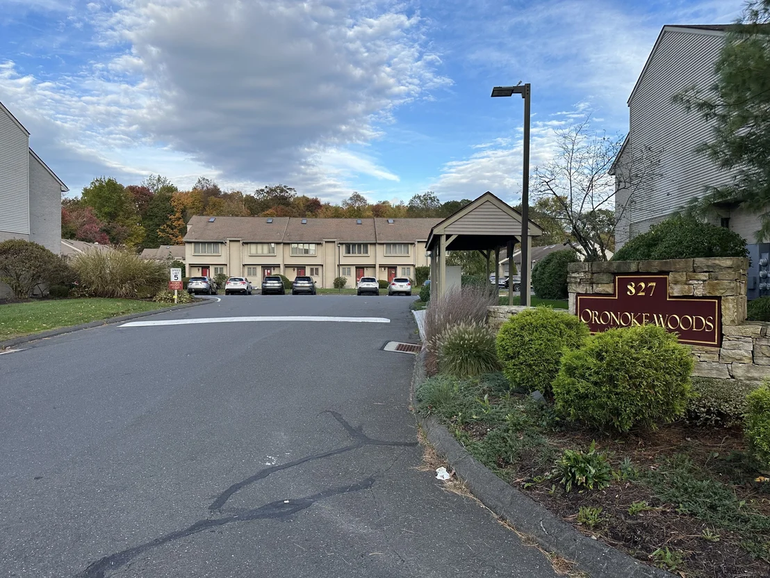 Photo of Unit APT23 at 827 Oronoke Road