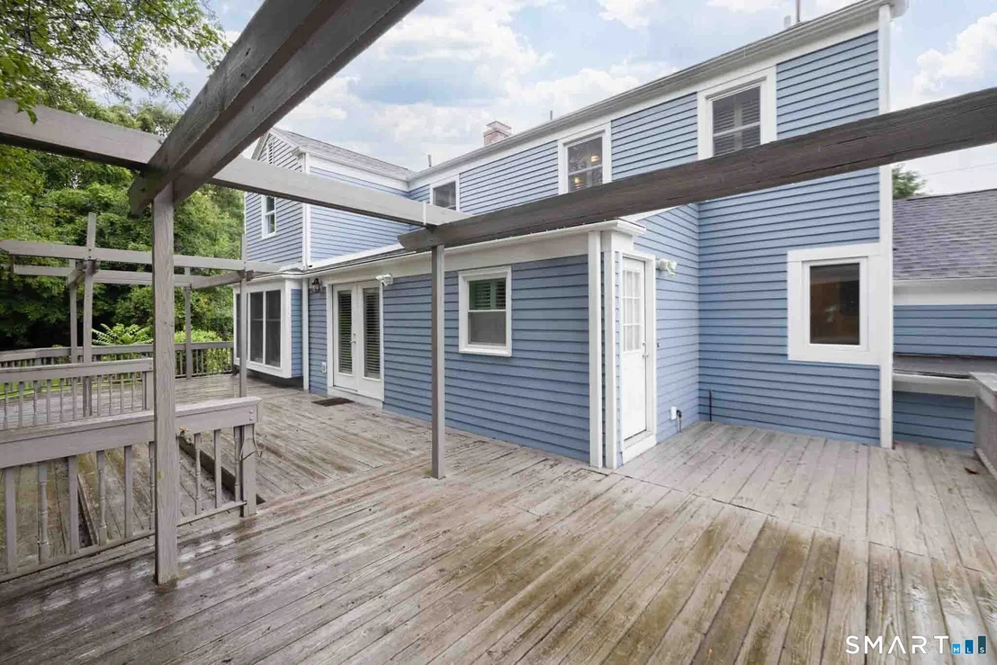 Photo of 140 Round Hill Road