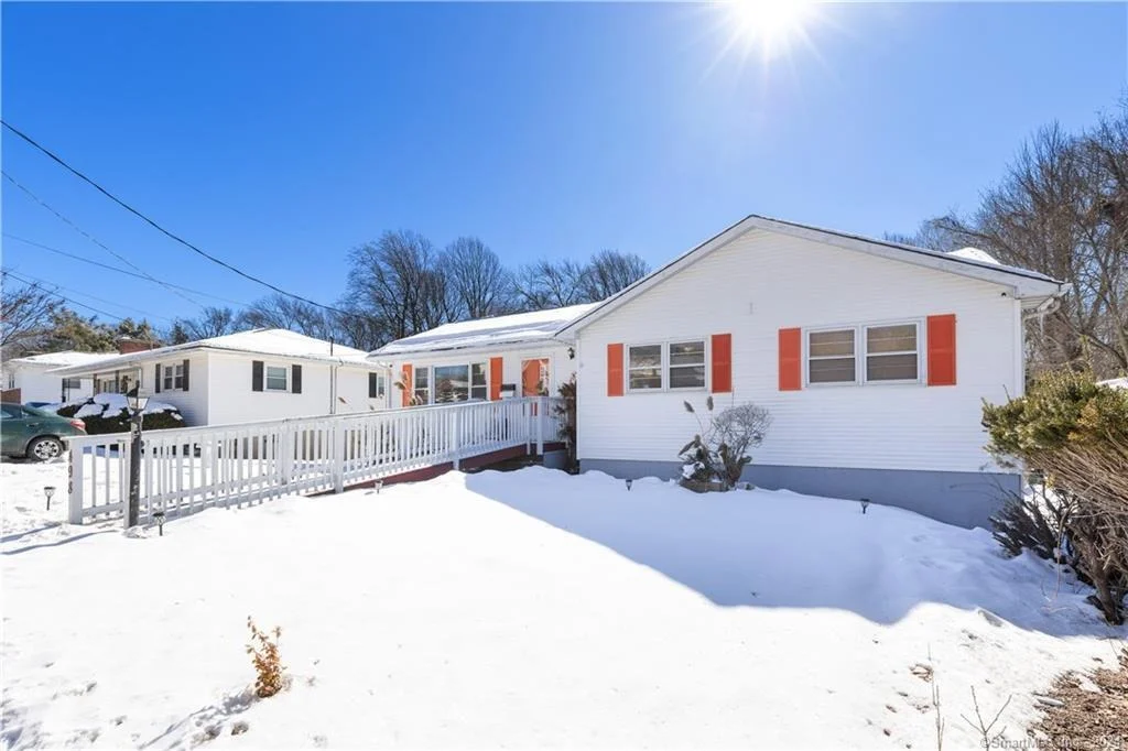 Photo of 498 Scott Road