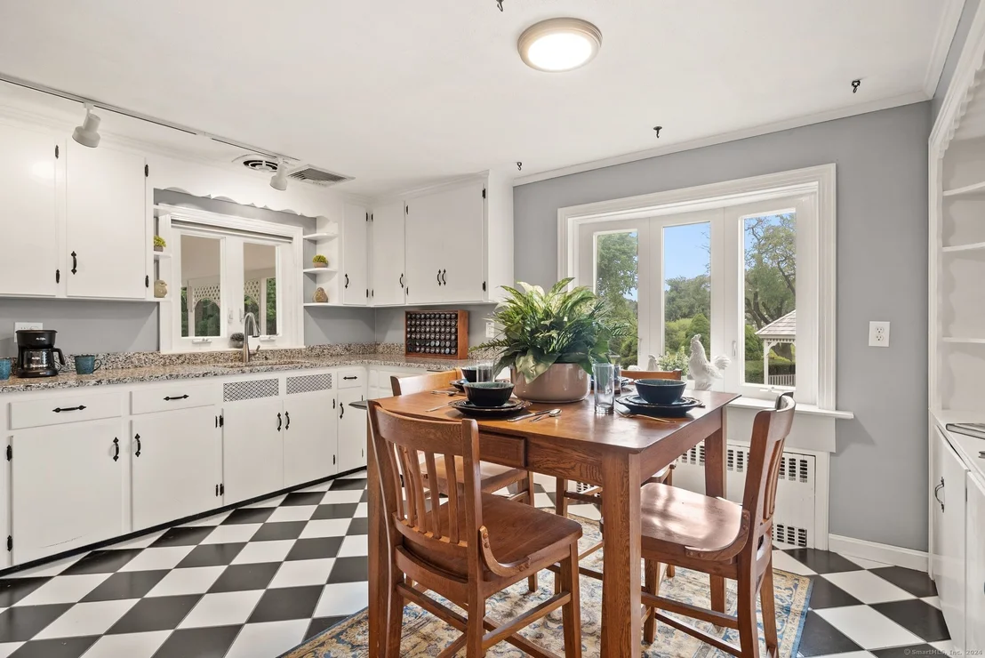 Photo of 297 Pinehurst Road