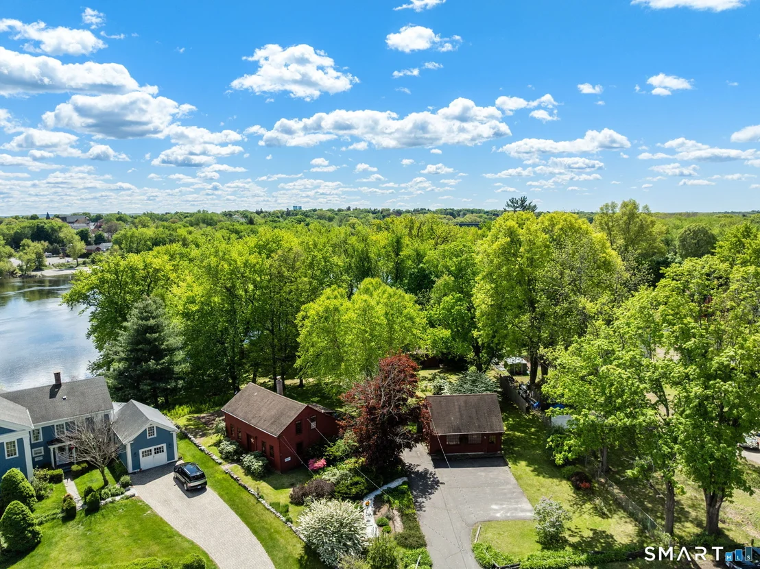 Photo of 921 Thompsonville Road