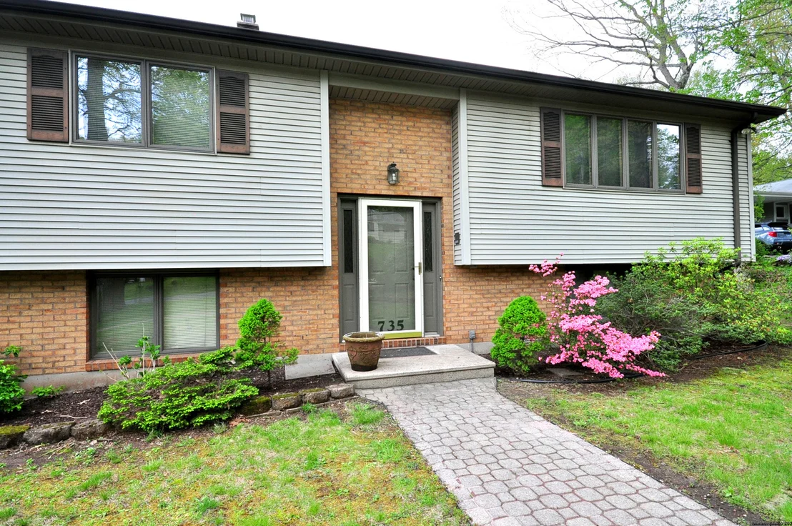 Photo of 735 Avery Street