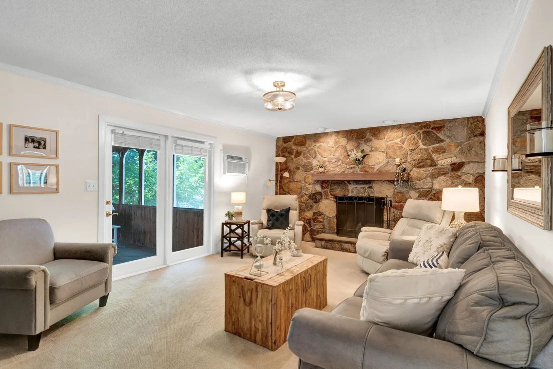 Photo of 302 Quarry Brook Drive