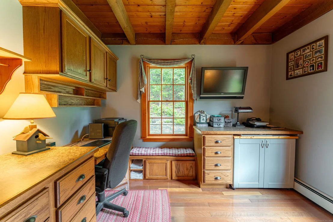 Photo of 512 Squaw Rock Road