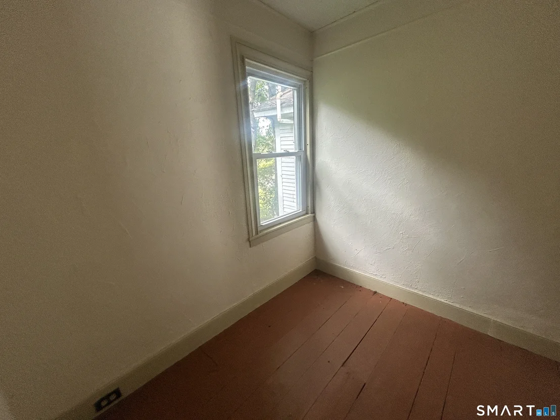 Photo of 433 Simsbury Road