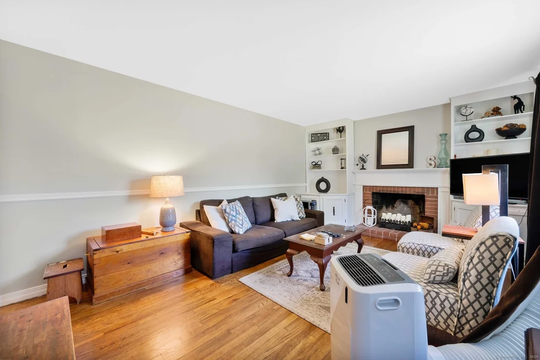 Photo of 2807 Ellington Road