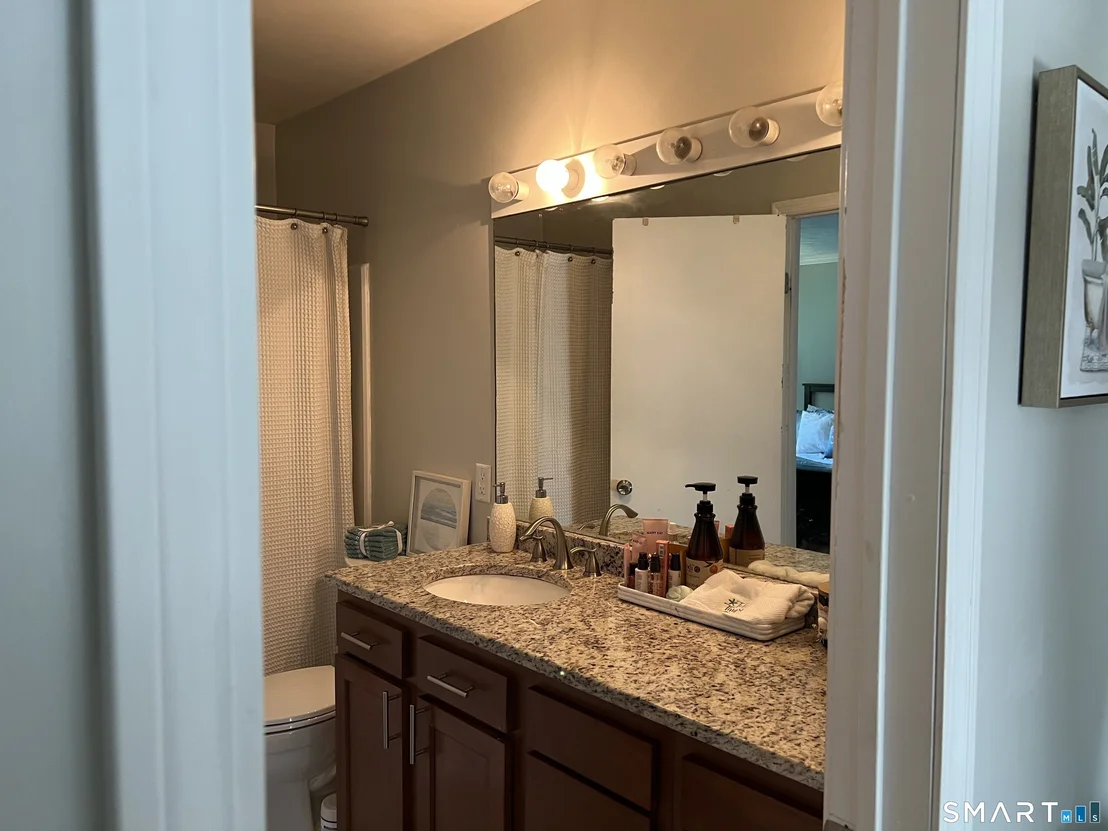 Photo of Unit 11E at 925 Oronoke Road