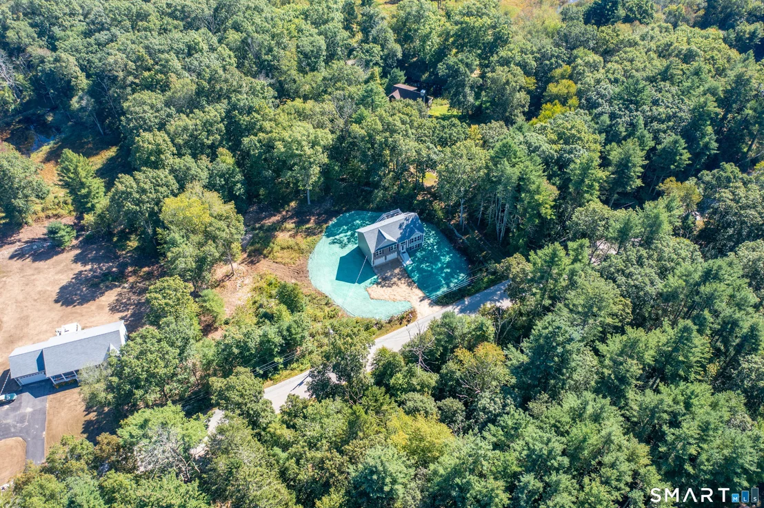 Photo of 874 Brook Road