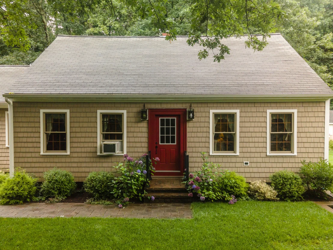 Photo of 512 Squaw Rock Road