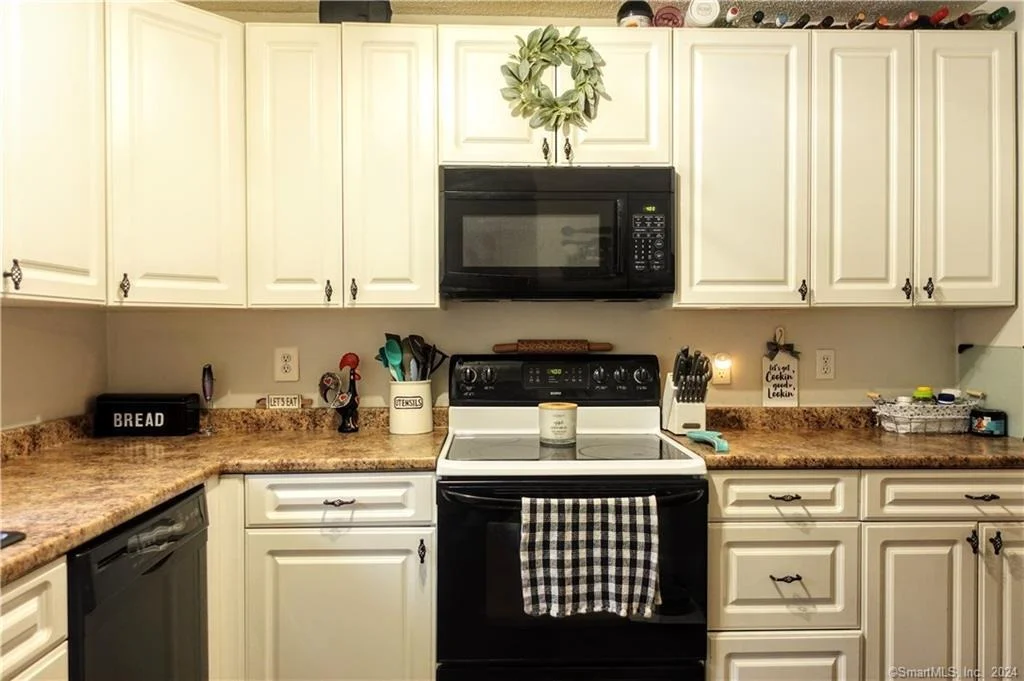 Photo of Unit 46 at 827 Oronoke Road