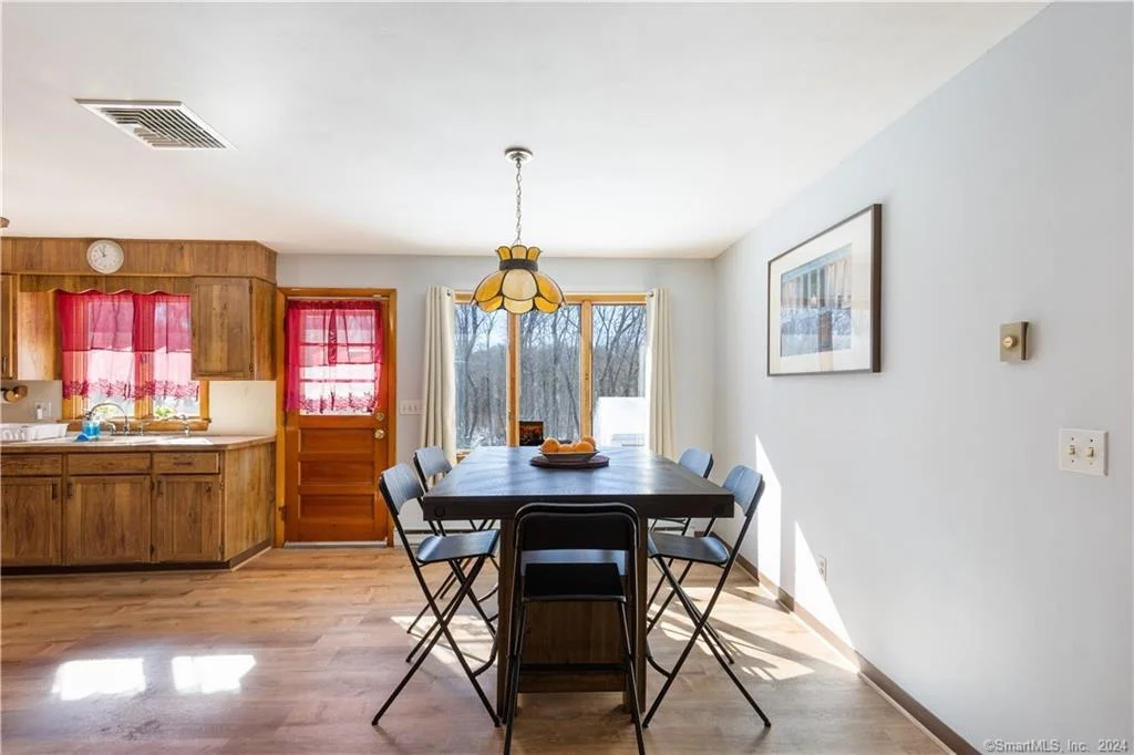 Photo of 498 Scott Road