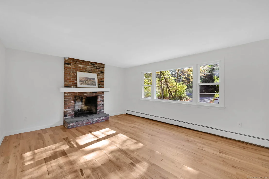 Photo of 527 Merrow Road